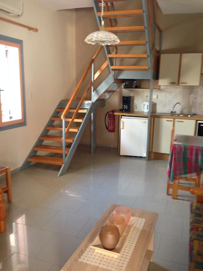 Palmira Apartments Makrýgialos Esterno foto